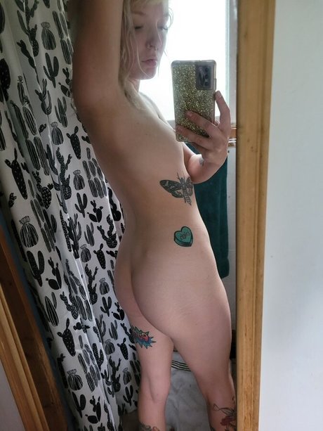 Faebelle sex model photo