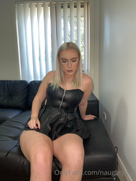 Tynnille Robinson hot star photo