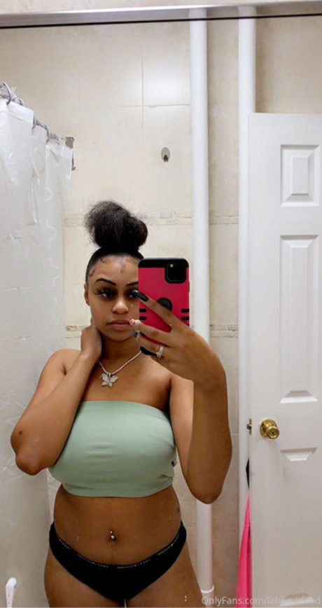 Kayla Le Bomb exclusive model pics