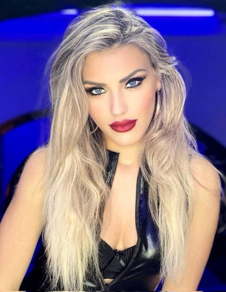 Mistress Iside_ model perfect gallery