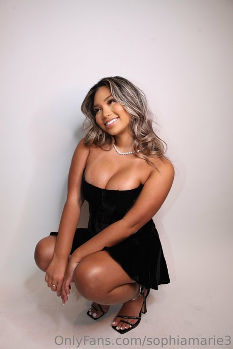 Sophia Malonzo nude model image