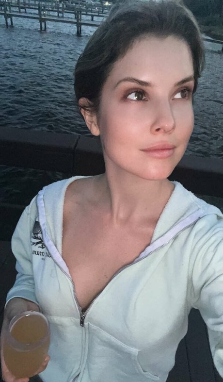 ass spread onlyfans beautiful xxx gallery