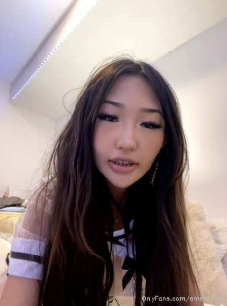 _Bunni Emmie model top photos