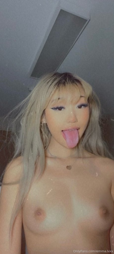 _Bunni Emmie model naked gallery