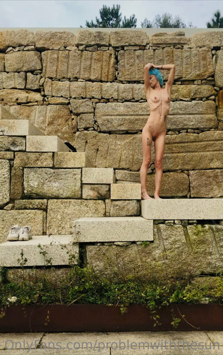 Problem with the sun_ naked model photo