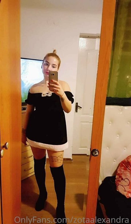 zotaalexandra model sexy img