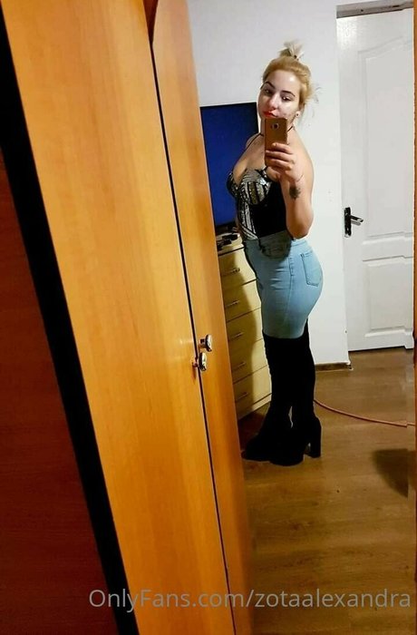 zotaalexandra model beautiful image