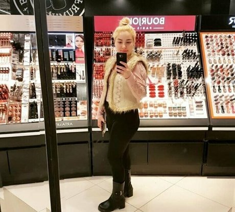 zotaalexandra naked actress picture