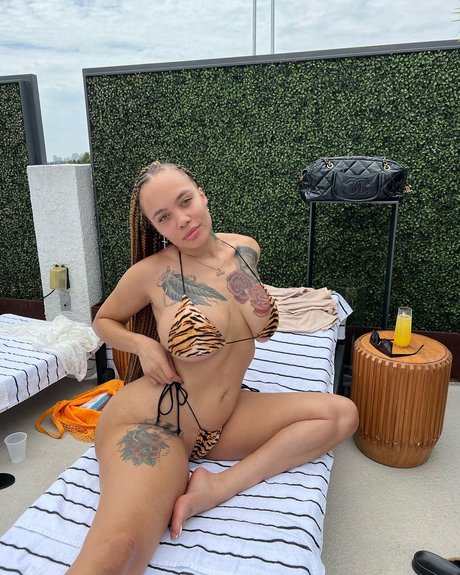 Sara Gold Iamsaragold nude star pic