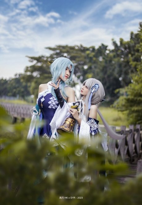 _HKxSYR beautiful model photo