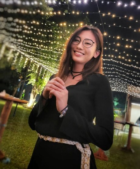 Zumi model naked image