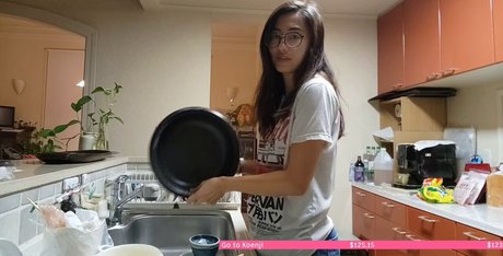 Zumi erotic actress photo