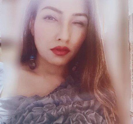 Zoya Rathore star sexy image