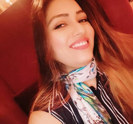 Zoya Rathore pretty actress photo