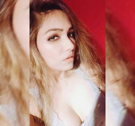 Zoya Rathore adult actress photos