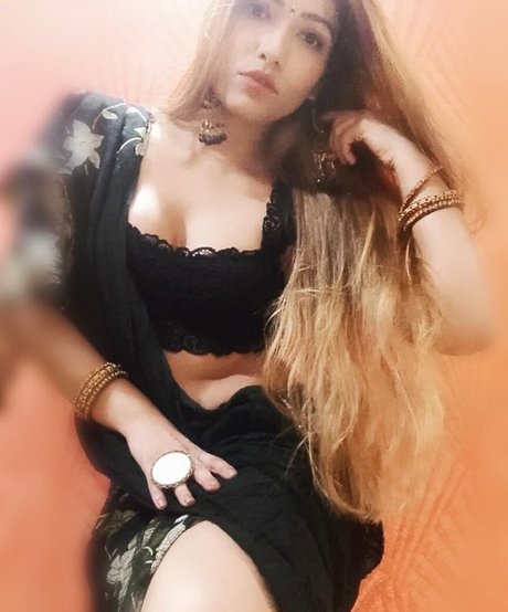 Zoya Rathore star free gallery