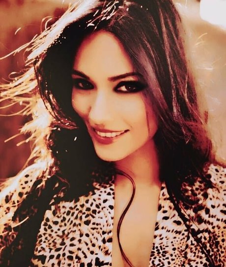 Zoya Rathore hd model images