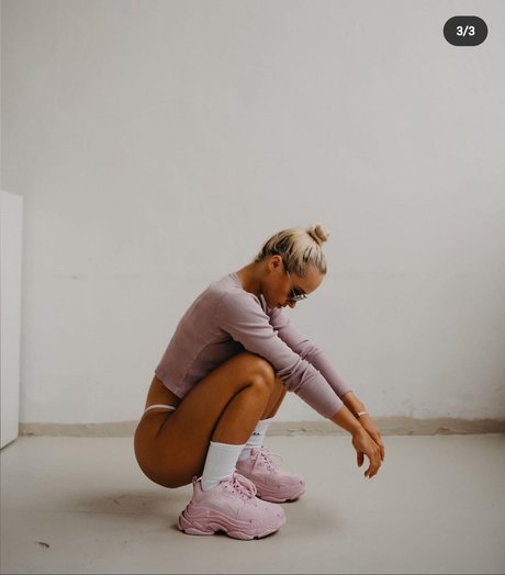 Zuzana Kardos nice actress pic