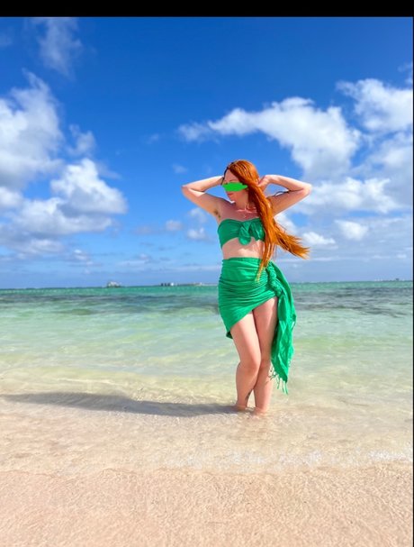 Daydream Redhead hot model img