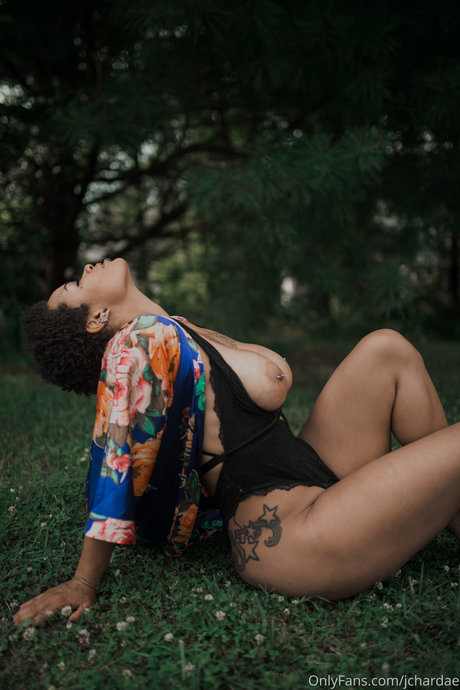 Jina C hd actress img