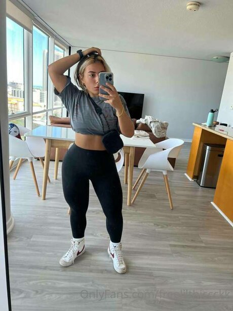 Lilthiccckktv model erotic photo