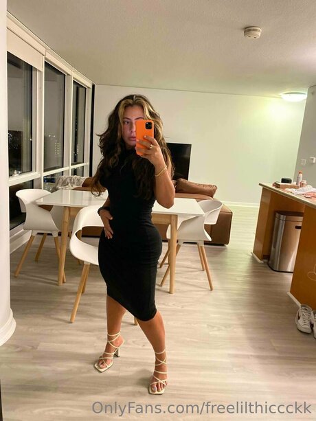 Lilthiccckktv pornstar naked pic