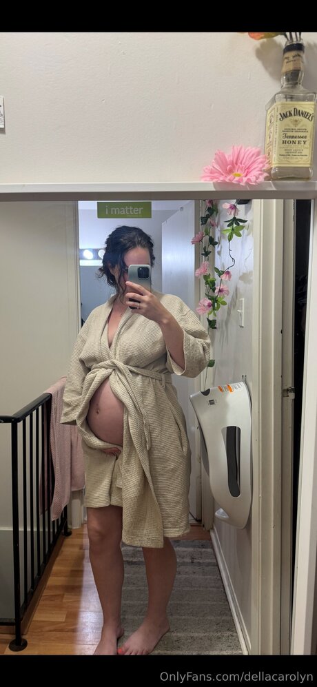 Dellacarolyn high quality actress pics