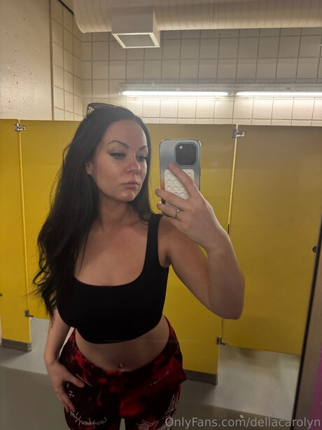 Dellacarolyn actress pics