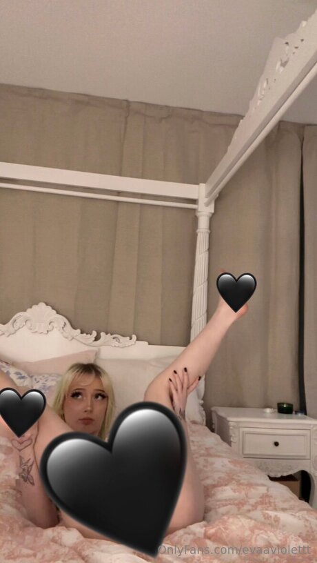 Evaaviolettt porn model pic