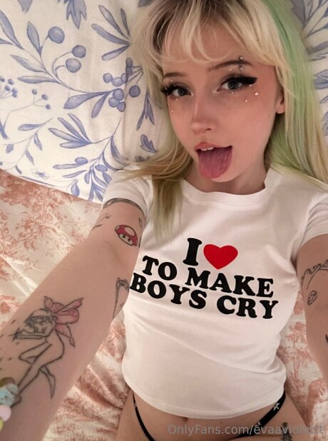 Evaaviolettt model free image