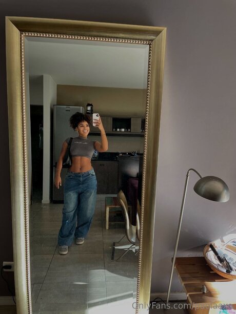 Paolaaxo model exclusive image