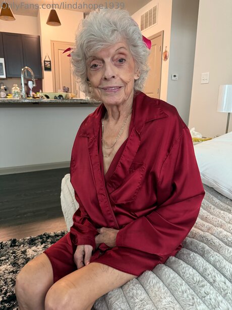 Lindahope1939 naked model gallery