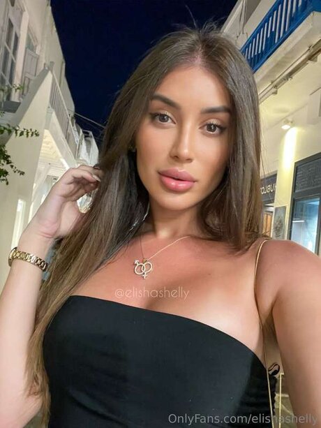 Elishashelly model art picture