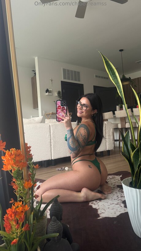 female popular onlyfans pretty photo