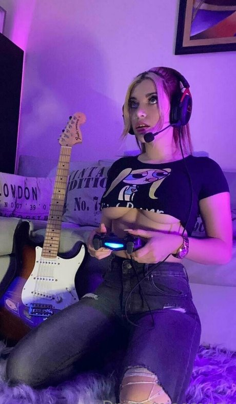 Miagrecox naked model images