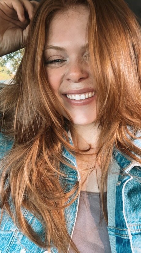 Naughtygingee hot model image