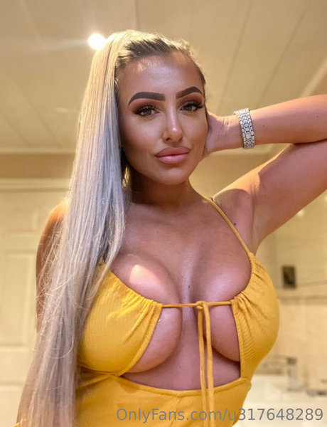 Abigale xo porn model image