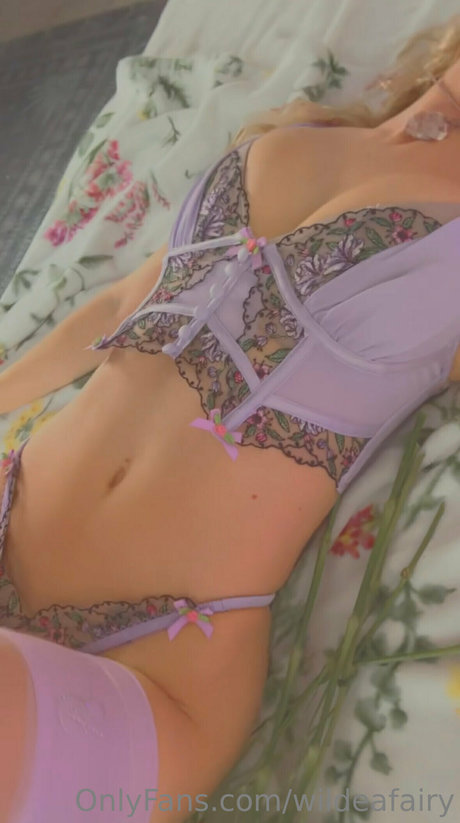 Emerald Wildea model pretty picture