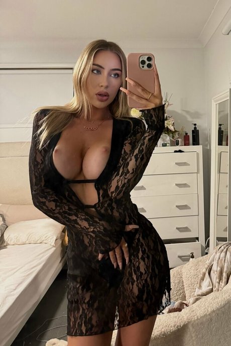 Emwebbily model nude gallery