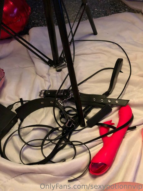 oiled ebony onlyfans hd pic