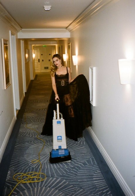 Zoey Deutch model hd photos