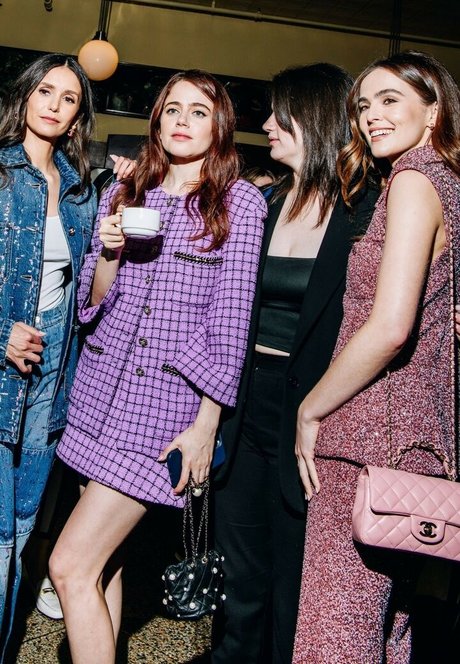 Zoey Deutch xxx pornstar pics