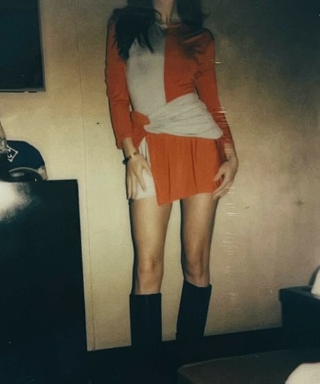 Zoey Deutch sexy actress photo