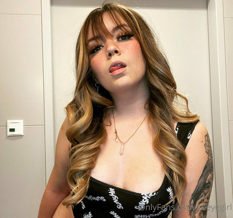 dark nipples onlyfans nude image