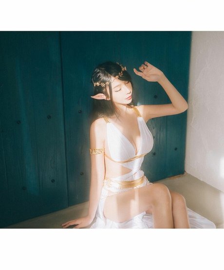 Zoe So model art image