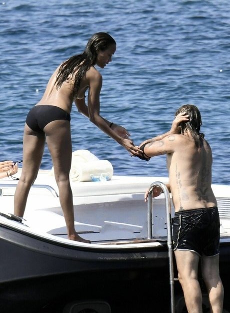 Zoe Saldana art actress pictures