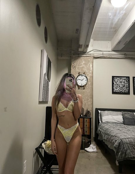 Zoella McKay hd actress pictures