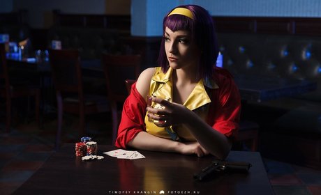 Zoe Volf Cosplay model top image