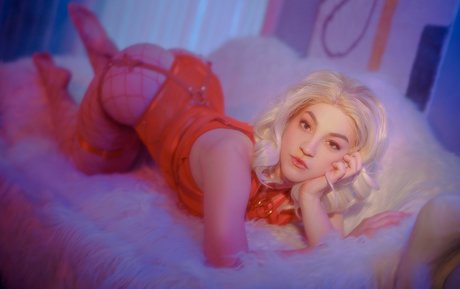 Zoe Volf Cosplay top actress images