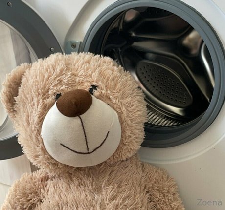 zoenafree naked pornstar img